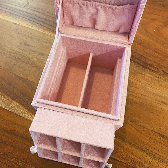 Jewelry Box (Pink, Suede Leather) - Picture 2 of 4
